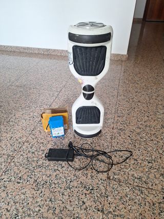 Hoverboard blanco con cargador y batería