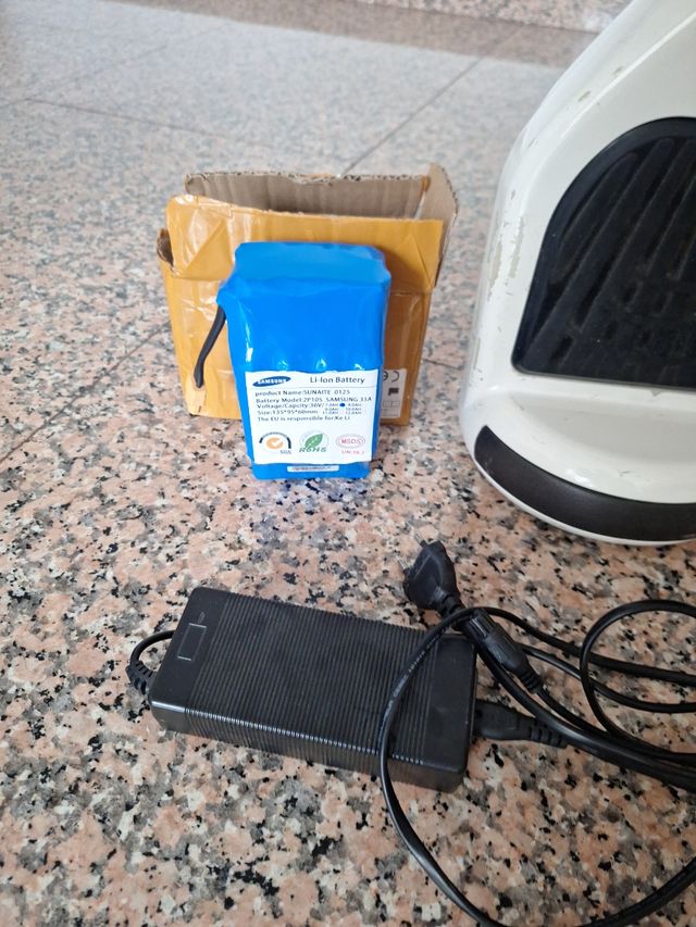 Hoverboard blanco con cargador y batería