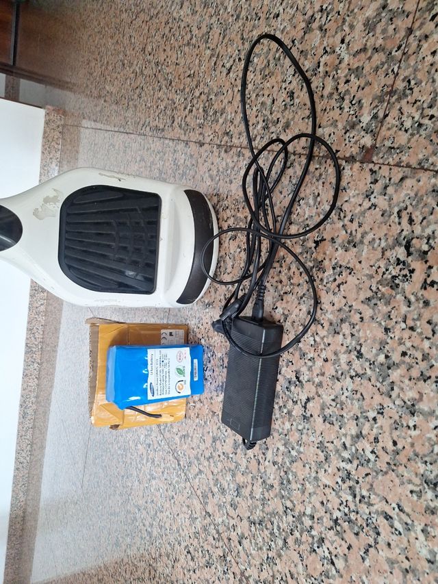Hoverboard blanco con cargador y batería