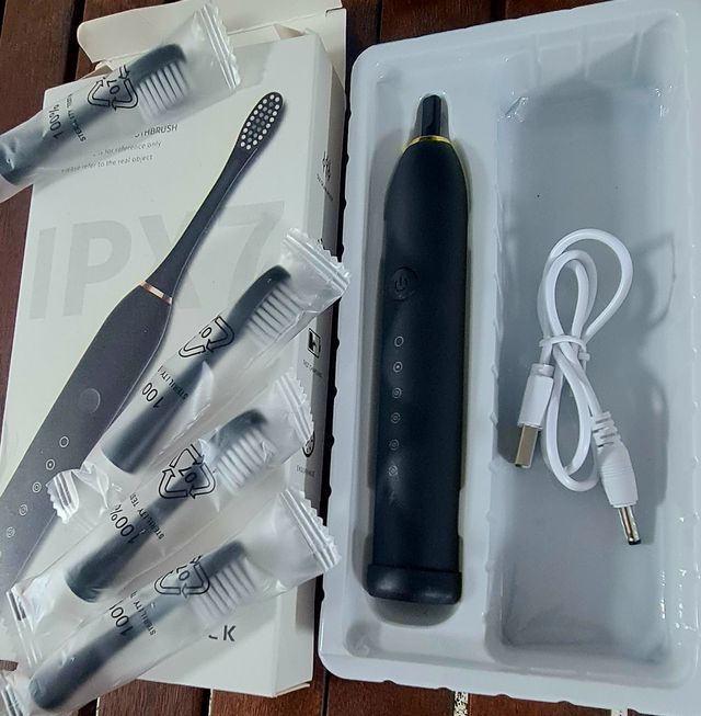 Cepillo Eléctrico con batería y 4 cabezales