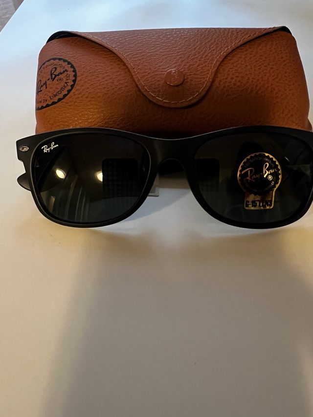 Gafas de sol Ray-Ban negras. New wayfarer.