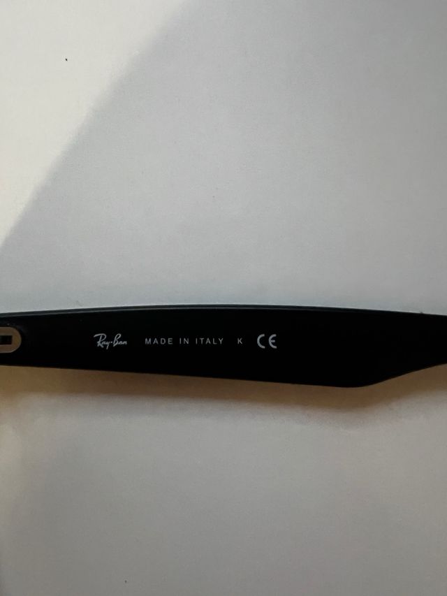 Gafas de sol Ray-Ban negras. New wayfarer.