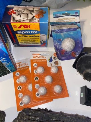Lote accesorios acuario: decoraciones y filtros