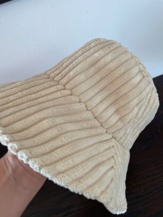 Gorro bucket Zara beige pana