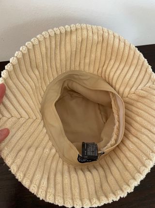 Gorro bucket Zara beige pana