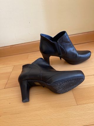 Botines negros FLUCHOS