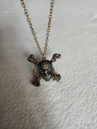 Collana con ciondolo teschio pirata