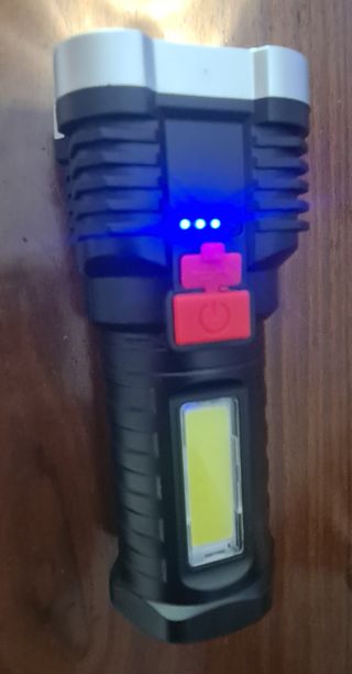 Linterna LED con batería recargable