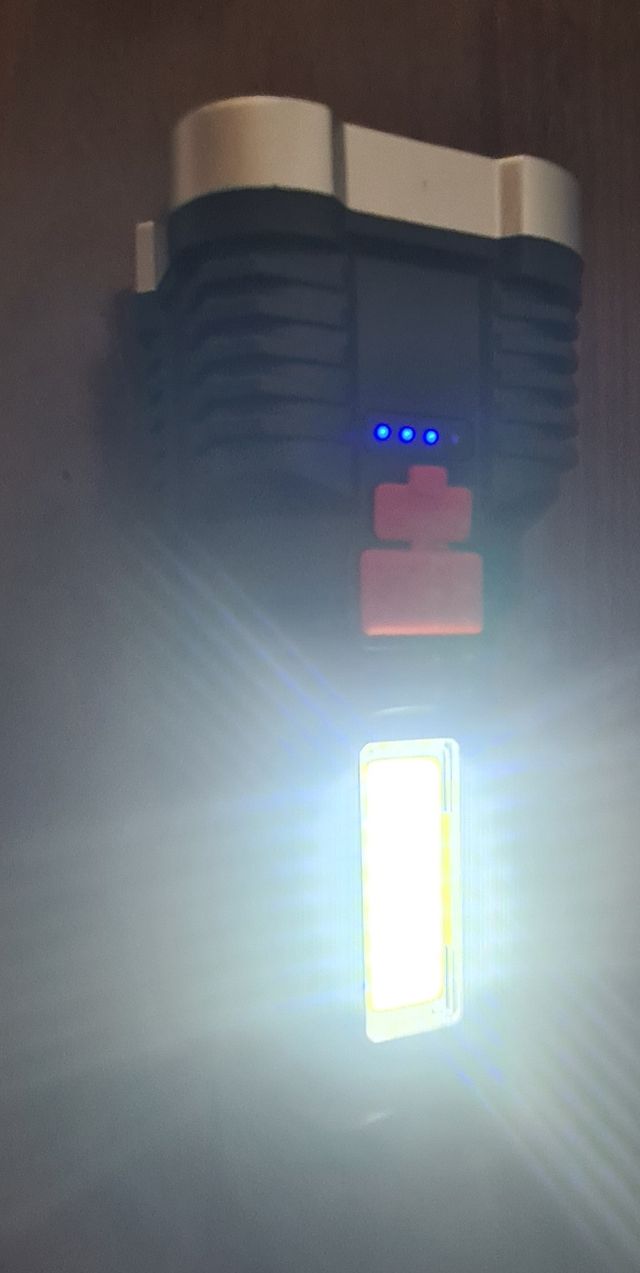 Linterna LED con batería recargable