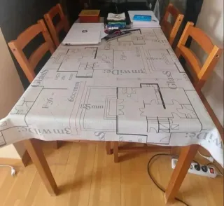 Mesa comedor IKEA y 4 sillas madera