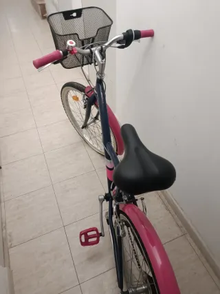 Bicicleta Btwin Azul y Rosa con Cesta