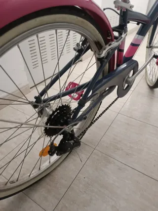 Bicicleta Btwin Azul y Rosa con Cesta