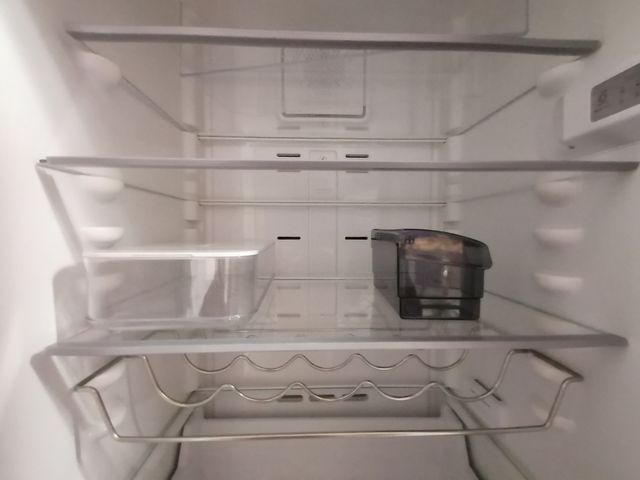 Baldas cristal y botellero frigo Whirlpool BSNF