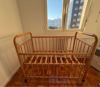 Cuna de madera para bebé