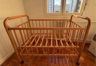 Cuna de madera para bebé