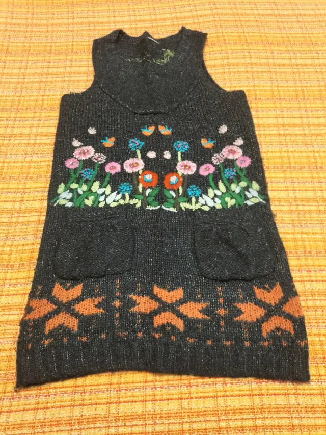 Vestido punto Desigual bordado de flores y pájaros
