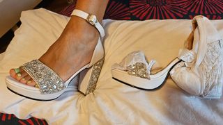 Zapatos de fiesta blancos con pedrería