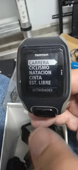 Reloj Multideporte TomTom, pantalla impecable