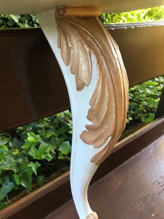 Mensula o peana de madera maciza dorada y blanca