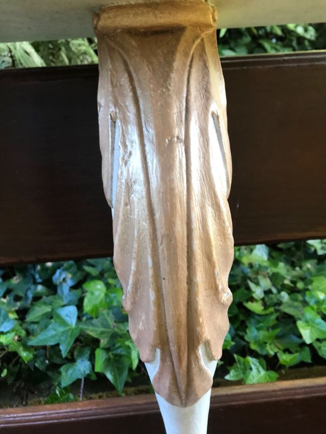 Mensula o peana de madera maciza dorada y blanca