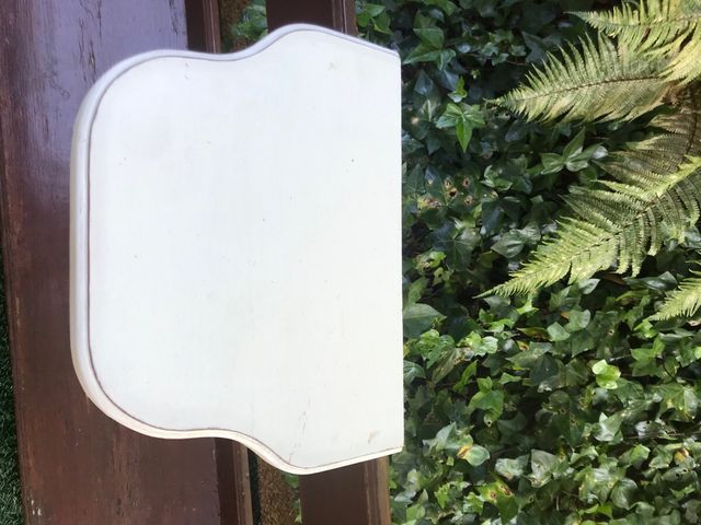 Mensula o peana de madera maciza dorada y blanca