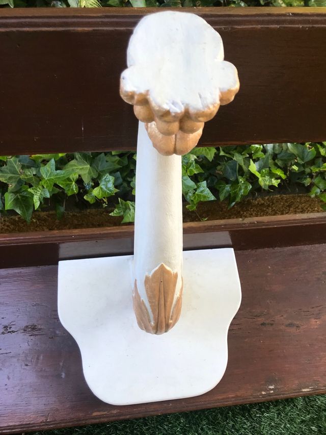Mensula o peana de madera maciza dorada y blanca