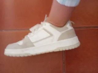 Bambas niña beige y blancas