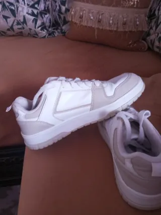 Bambas niña beige y blancas