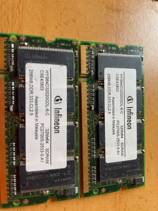 2x Módulos RAM Portátil Infineon 256MB DDR 333