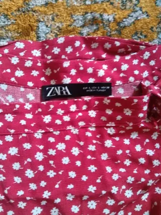 Falda corta estampada flores blancas