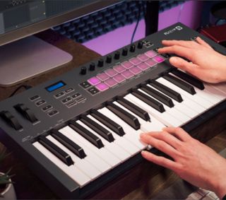 Novation Flkey37 como nuevo