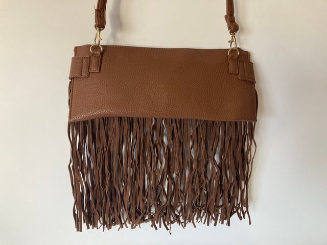 BOLSO MARRÓN CON FLECOS NUEVO