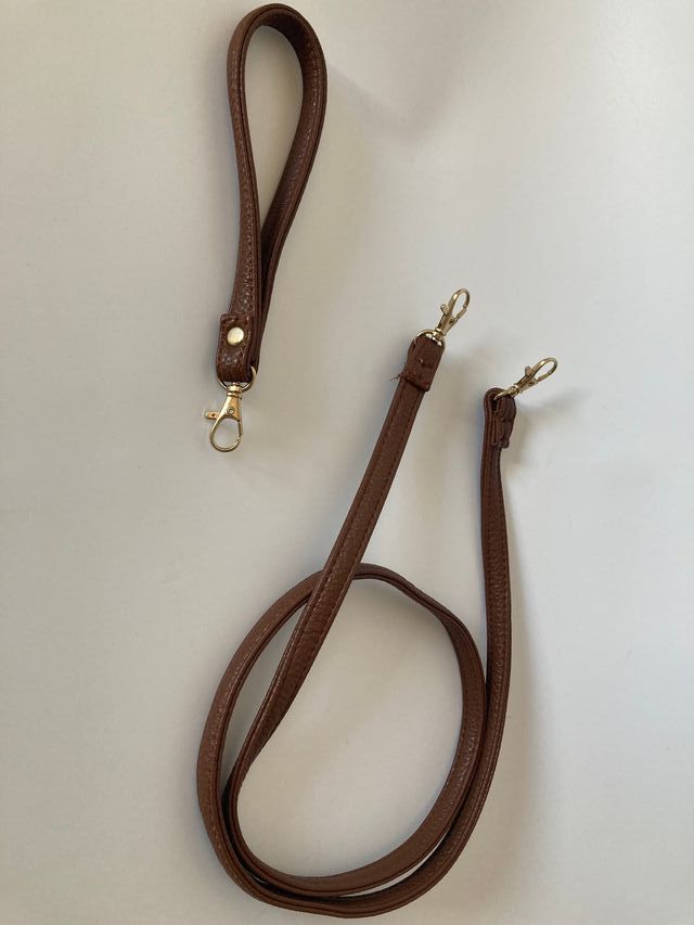 BOLSO MARRÓN CON FLECOS NUEVO