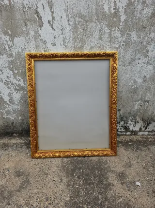 Marco de foto dorado ornamentado