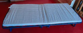 Cama Plegable Azul y Blanca