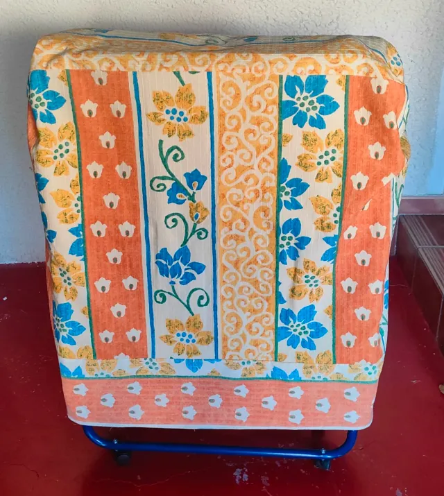 Cama Plegable Azul y Blanca