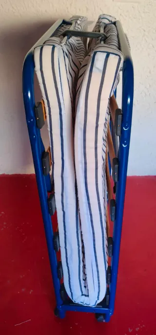 Cama Plegable Azul y Blanca