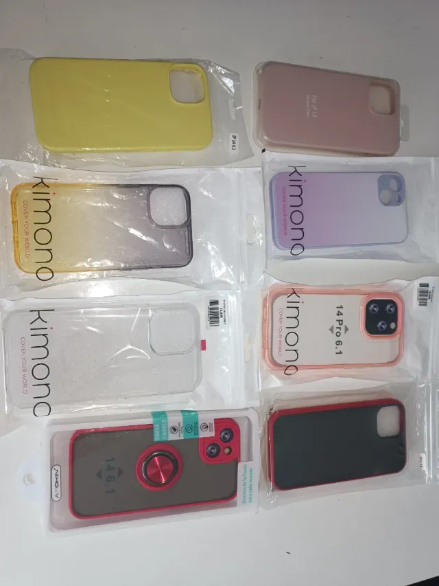 Lotto di 8 nuovissime custodie per iPhone 14