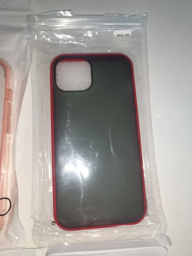 Lotto di 8 nuovissime custodie per iPhone 14