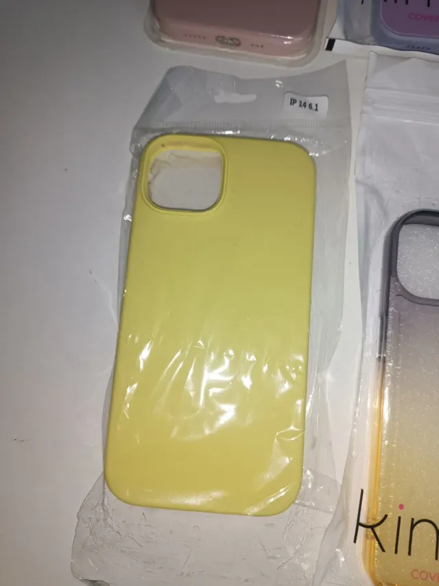 Lotto di 8 nuovissime custodie per iPhone 14