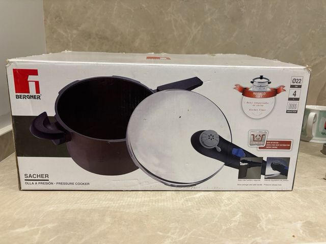 Olla a presión Bergner sin tapa