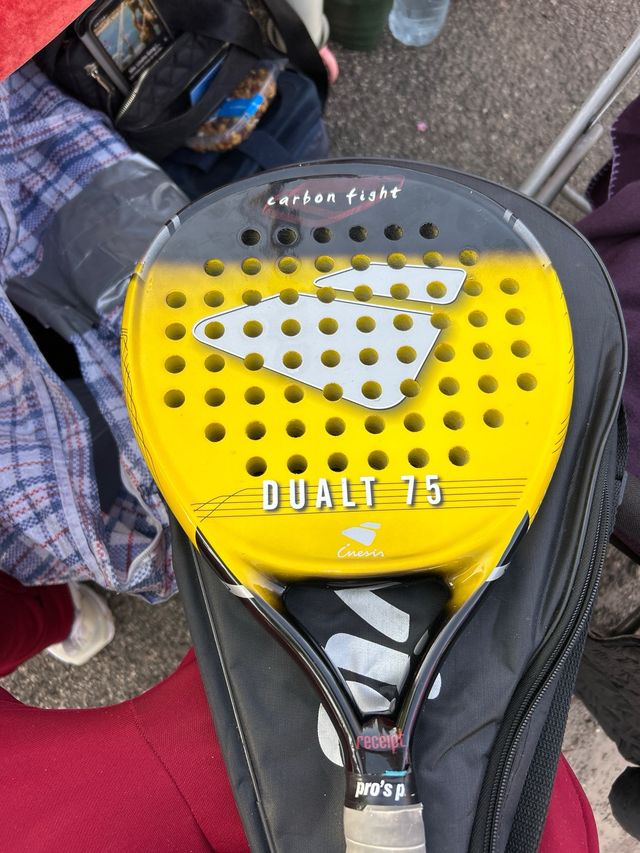 Pala de pádel DUALT 75 Carbon Fight Funda Regalo