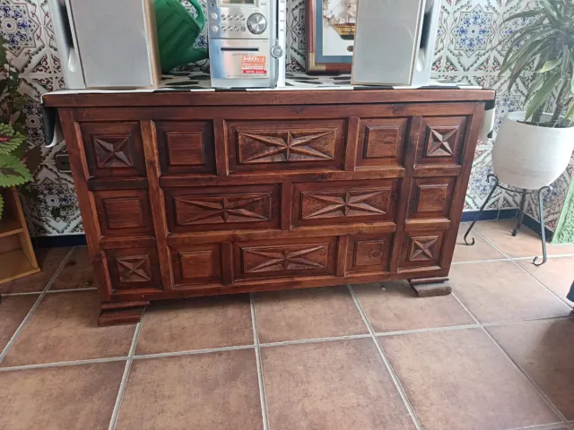 Arcón de madera espacioso