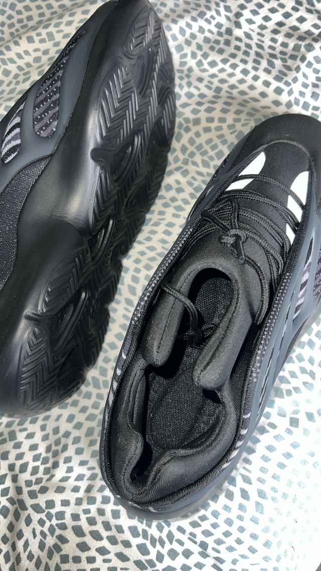 Adidas Yeezy 700 V3