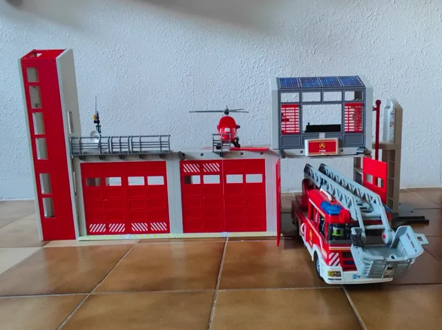 Playmobil parque de bomberos y camión escalera