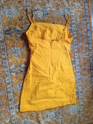 Vestido amarillo anaranjado corto ajustado