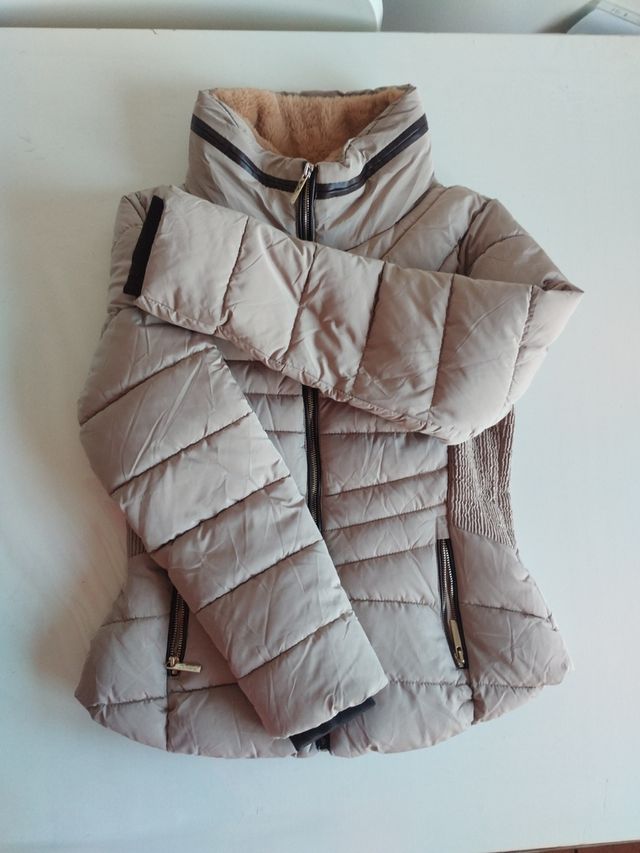 Chaqueta acolchada mujer beige y marrón