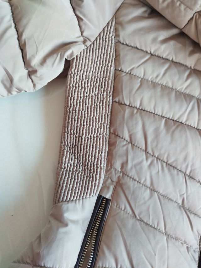 Chaqueta acolchada mujer beige y marrón