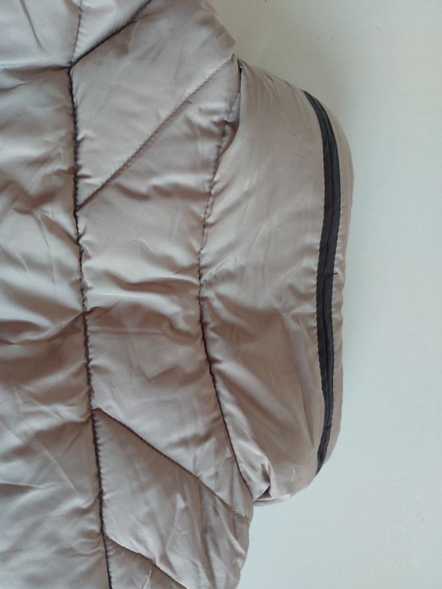 Chaqueta acolchada mujer beige y marrón