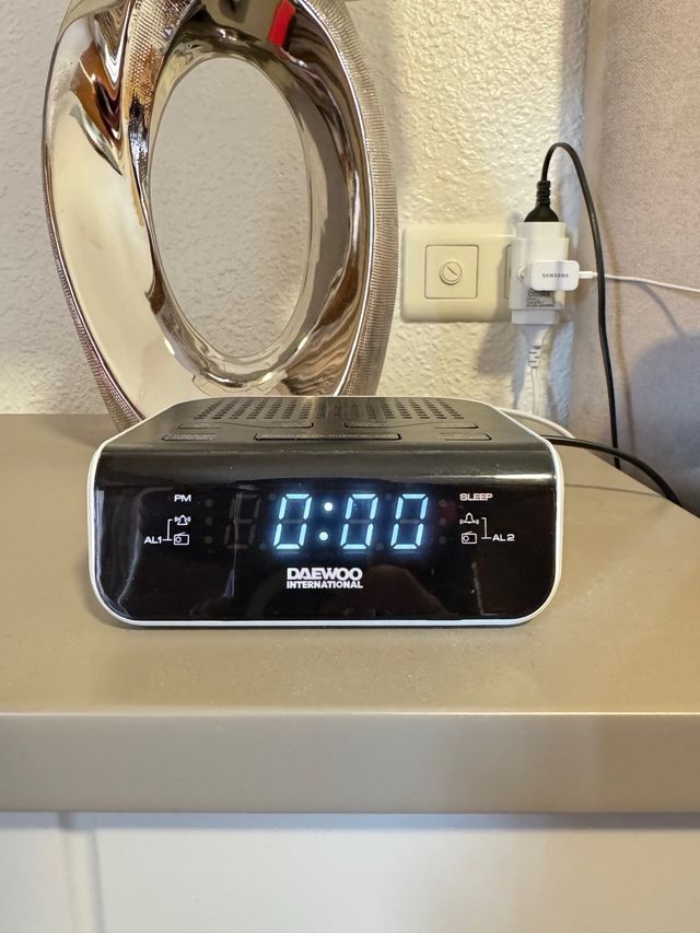 Reloj Despertador Daewoo Negro